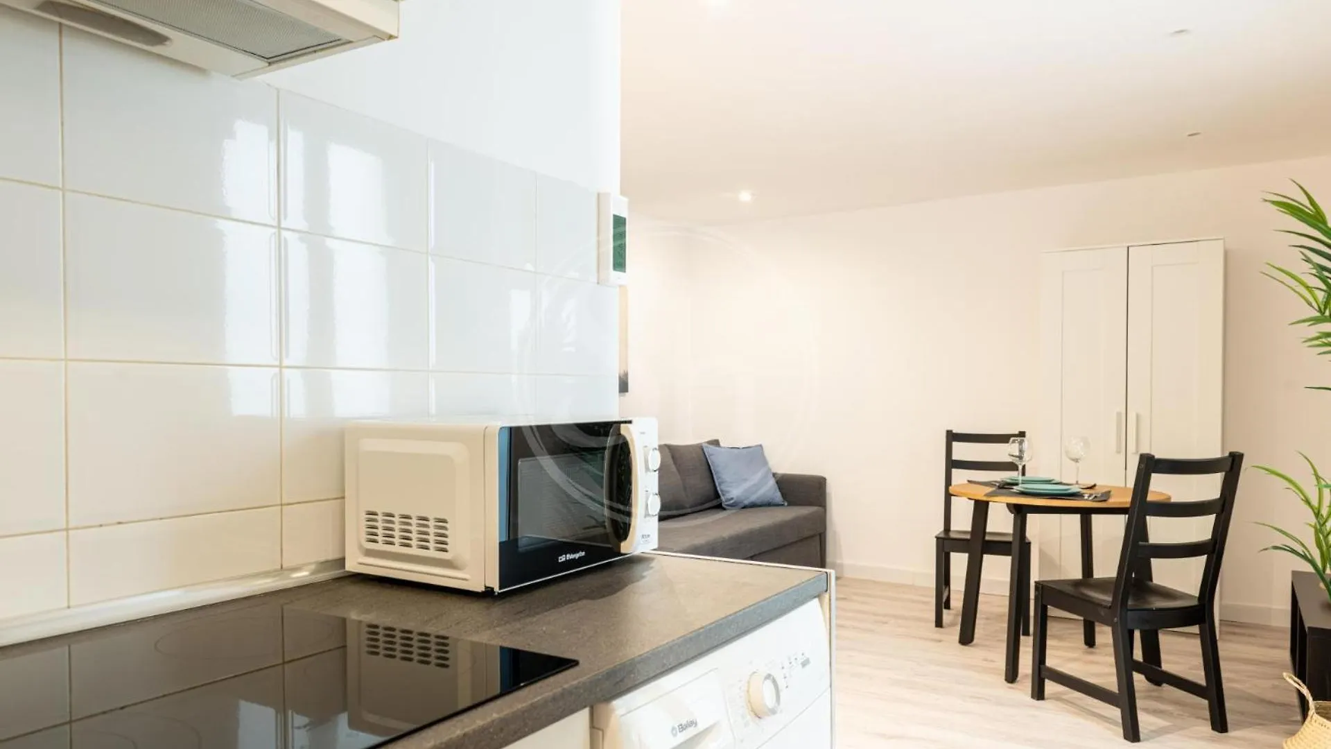 Estudio En Eixample Barcelona 0*,